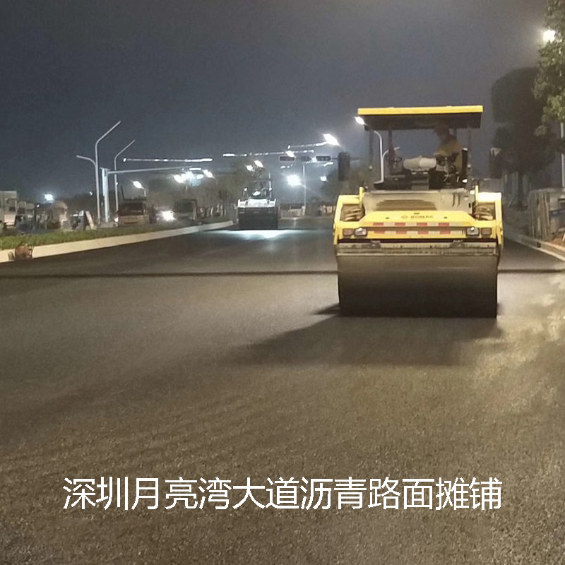 深圳月亮湾大道沥青路面摊铺